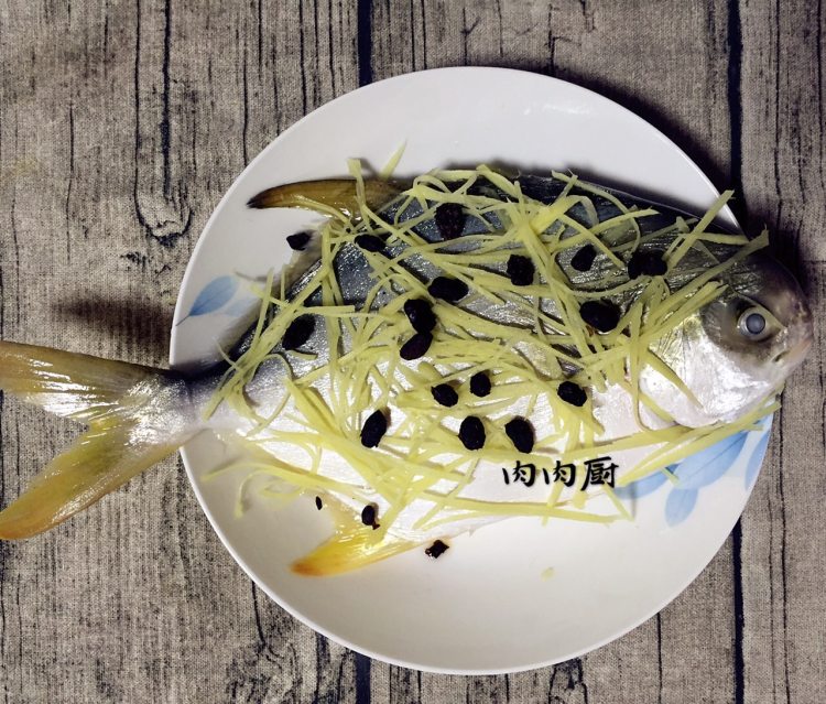 传统粤菜之清蒸金鲳鱼步骤5