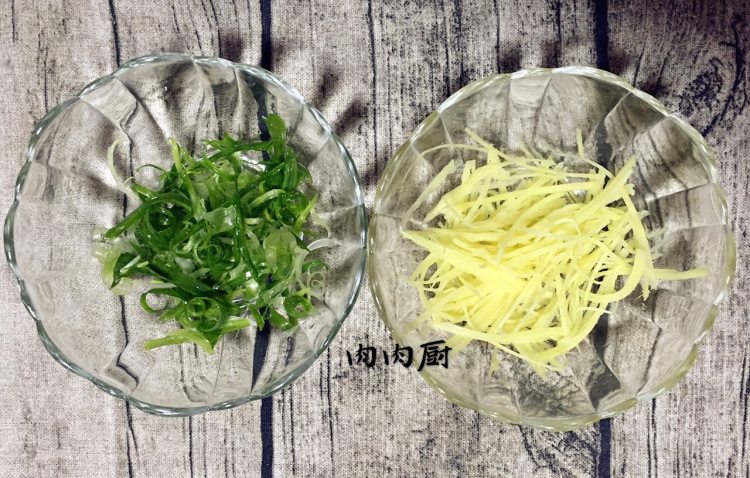 传统粤菜之清蒸金鲳鱼步骤3