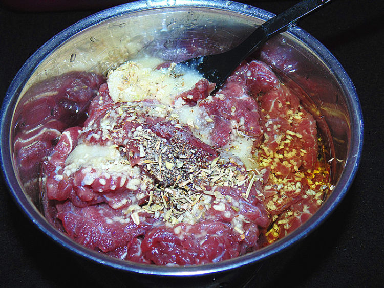 【铁板酸姜牛肉】既开步骤1