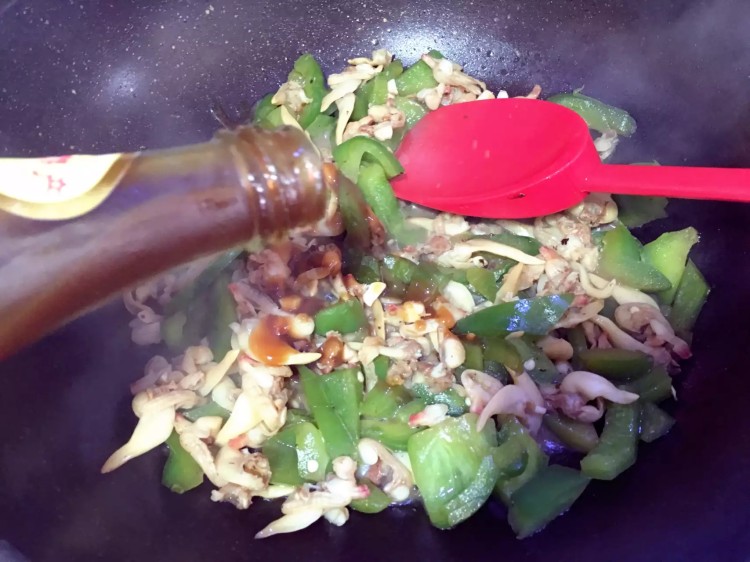 青椒炒干花甲步骤11