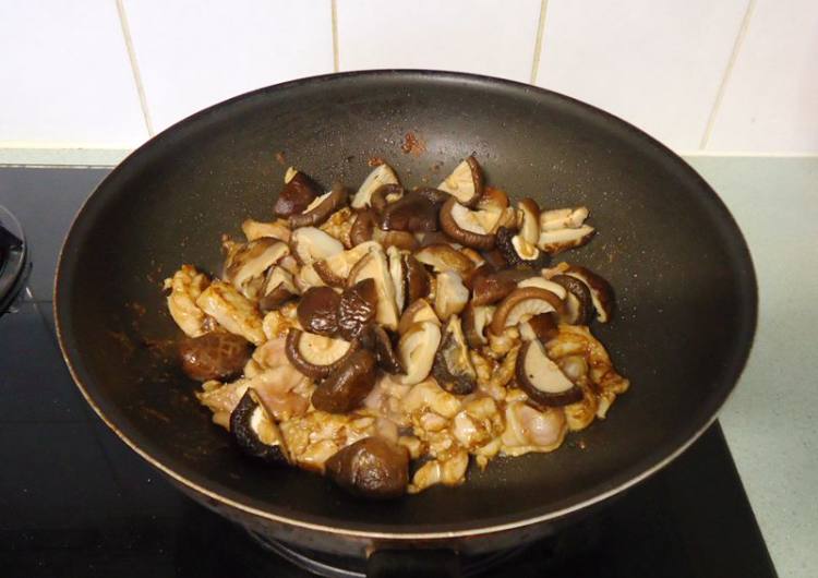 冬菇鸡丝煮辣豆腐步骤4