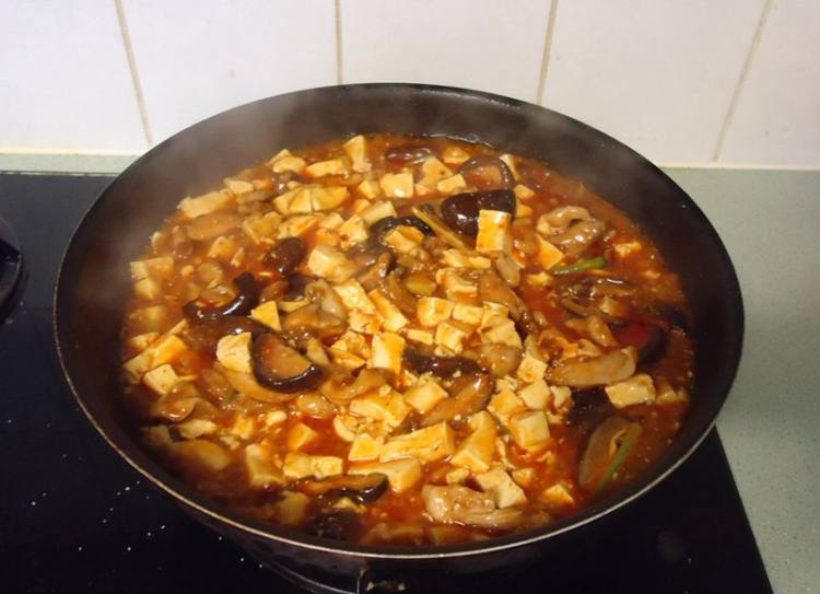 冬菇鸡丝煮辣豆腐步骤9