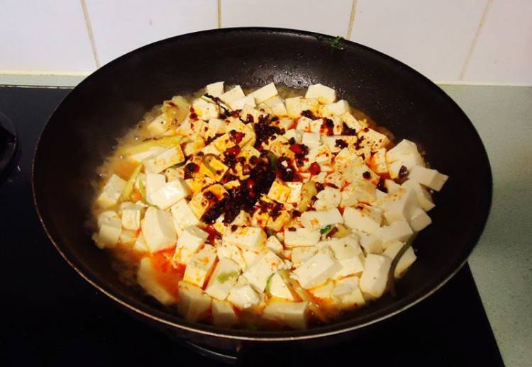 冬菇鸡丝煮辣豆腐步骤8