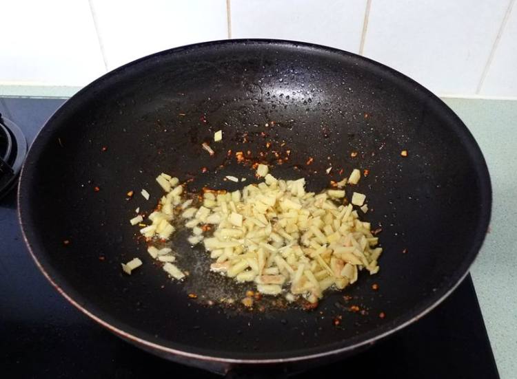 三文鱼菠菜炒糙米饭步骤5