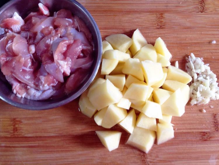 鸡肉炒土豆步骤4