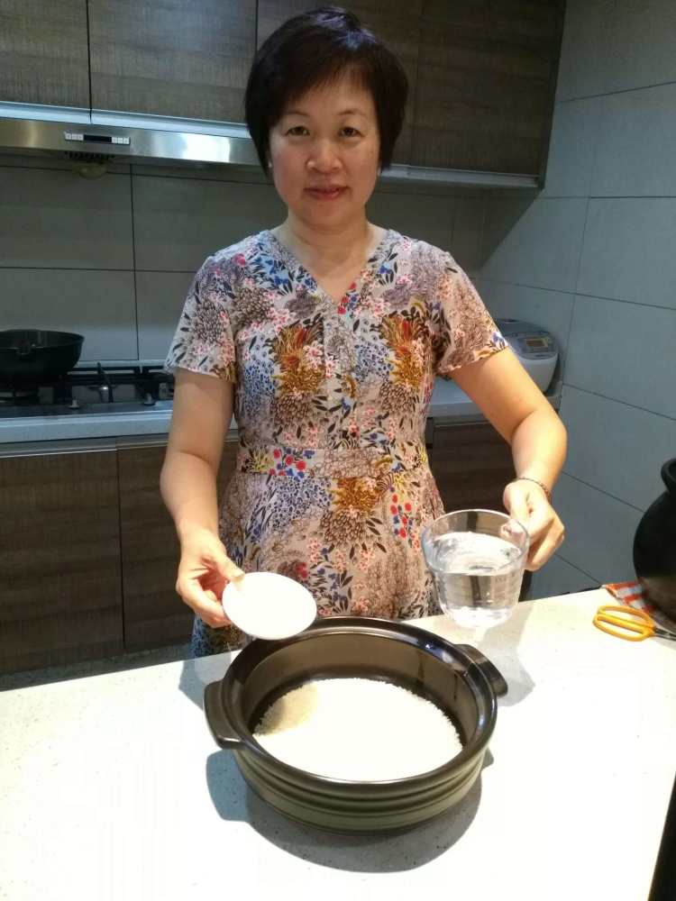 鲍鱼陈皮肽米煲仔饭步骤4