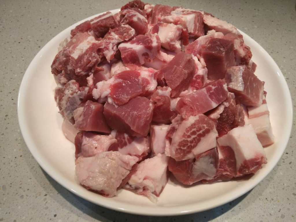 海参焖猪肉步骤2