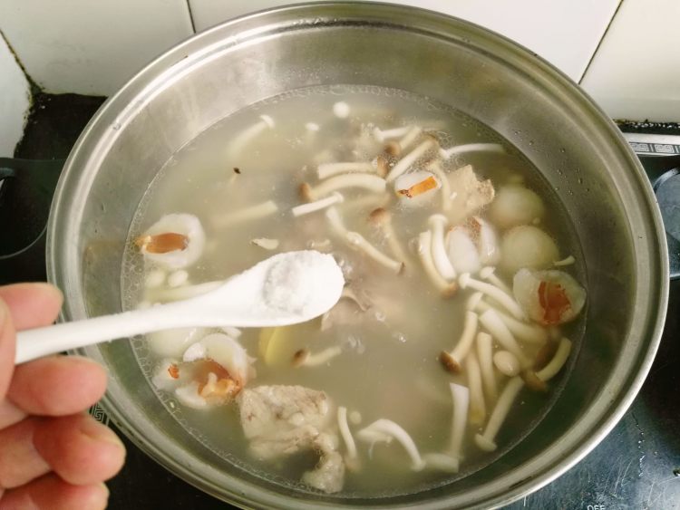 荔枝排骨汤步骤6