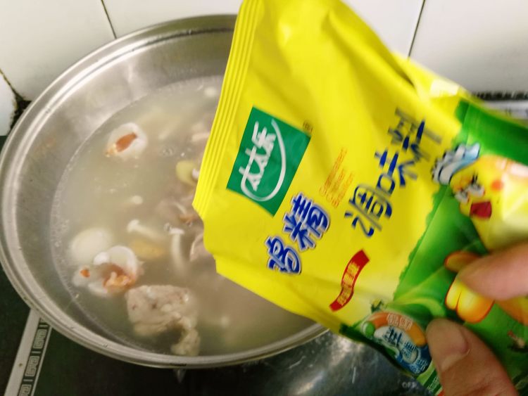 荔枝排骨汤步骤7