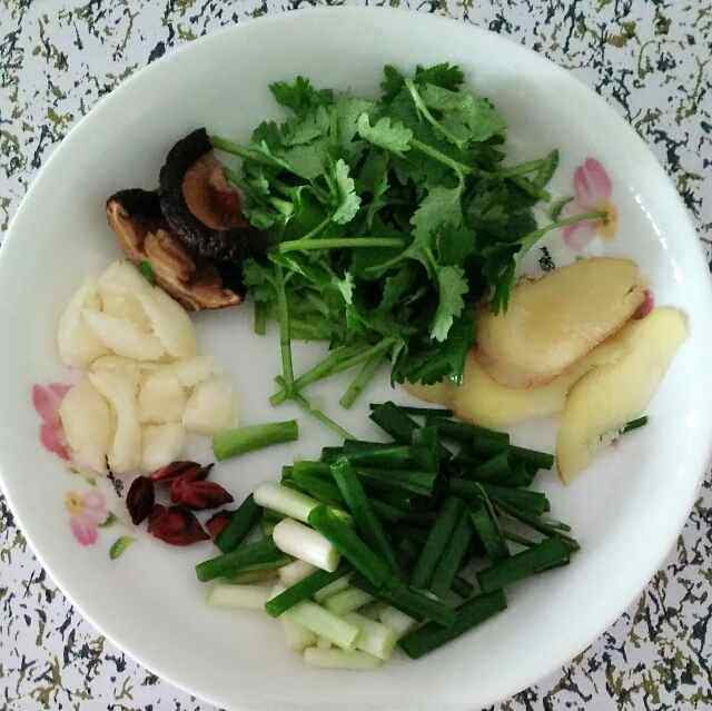 鲍汁焖鸡步骤3