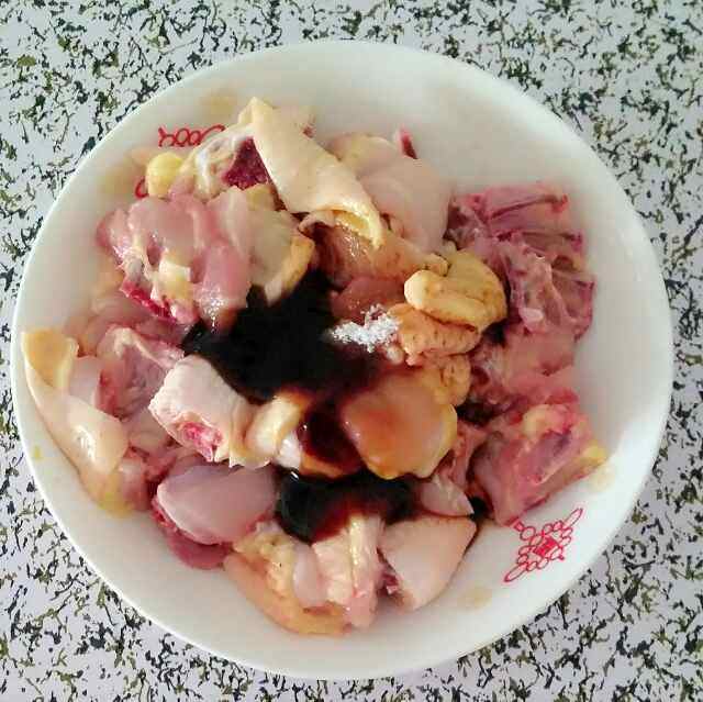 鲍汁焖鸡步骤2
