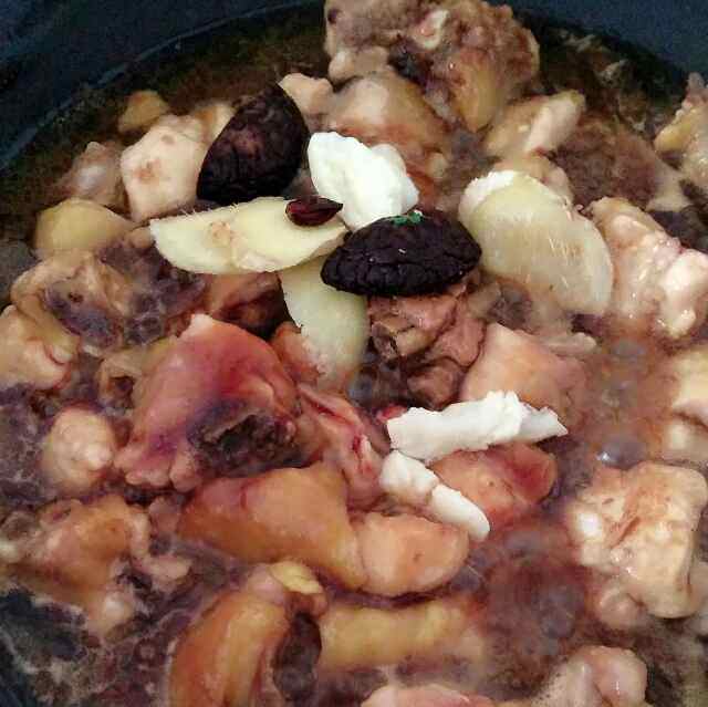 鲍汁焖鸡步骤7
