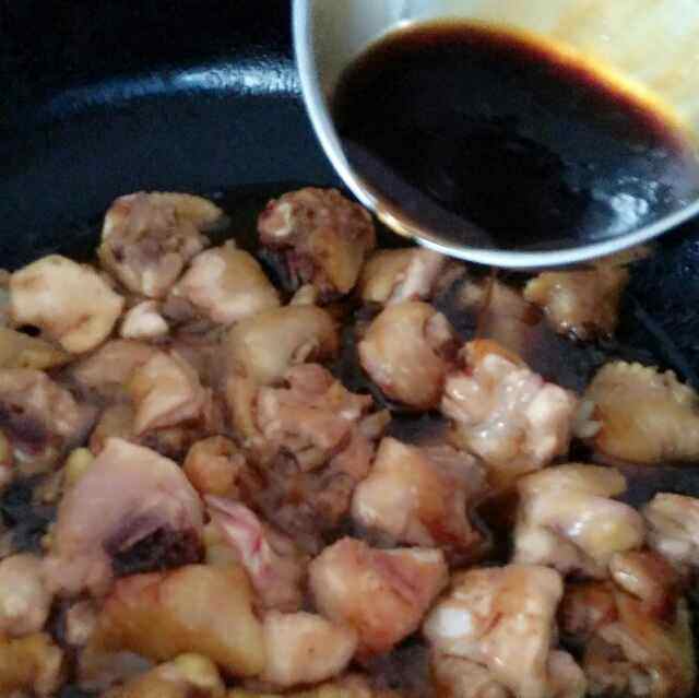 鲍汁焖鸡步骤6