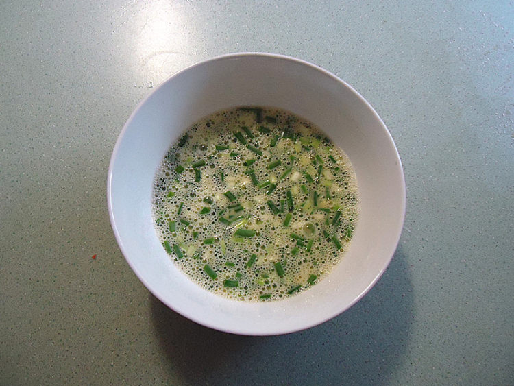 葱香鸡蛋炒豆角步骤3