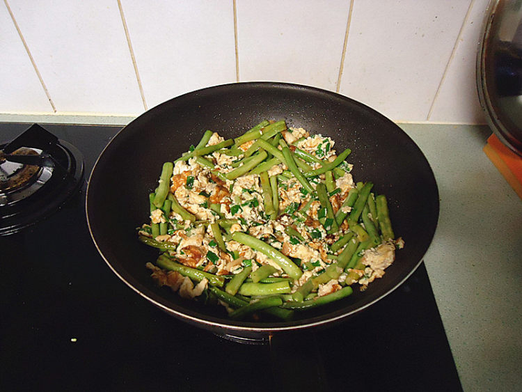 葱香鸡蛋炒豆角步骤10