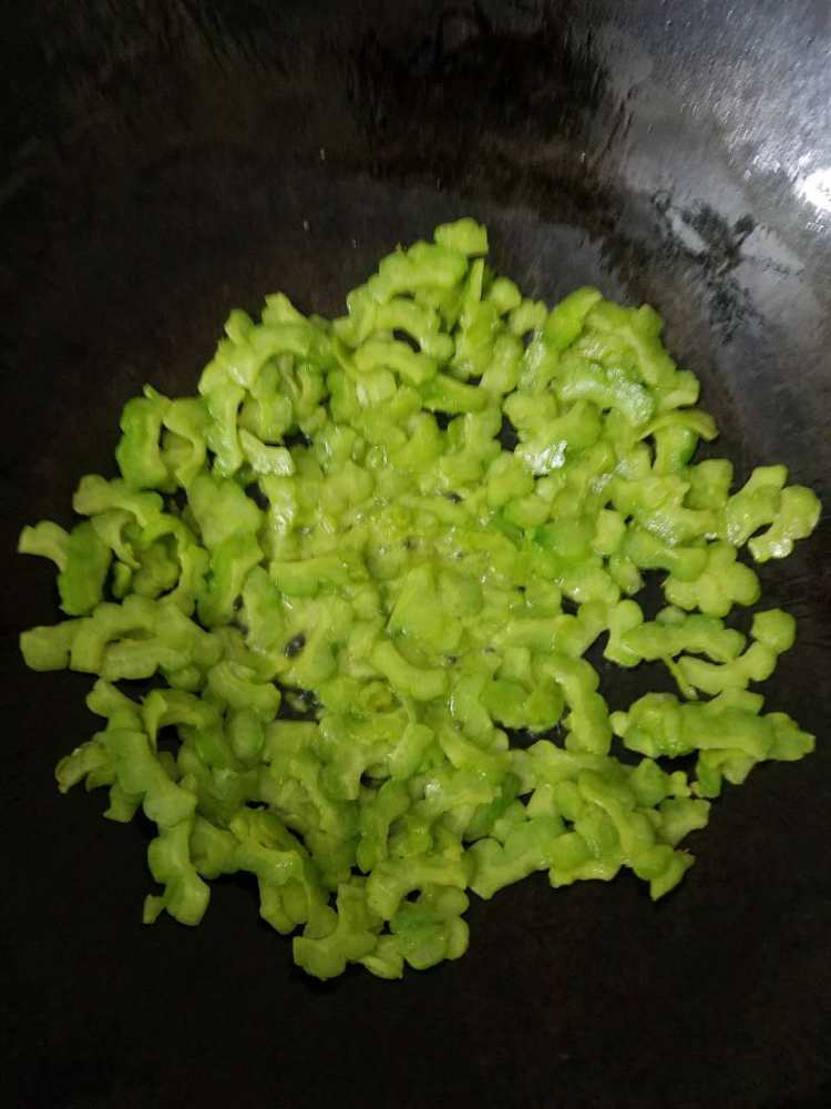 苦瓜煎鸡蛋步骤6