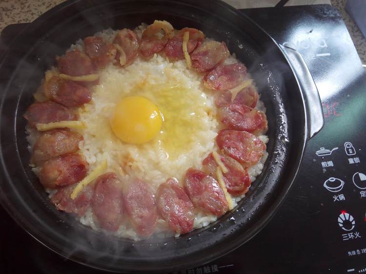 腊肠窝蛋煲仔饭步骤6