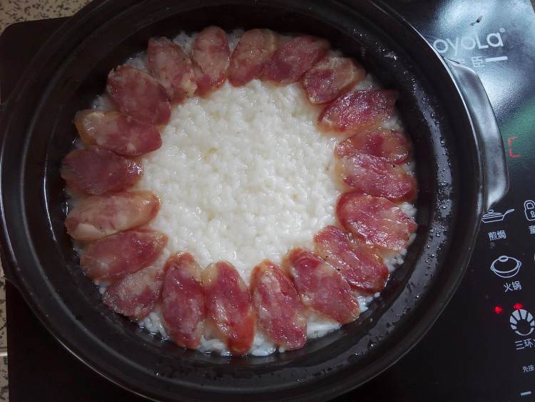 腊肠窝蛋煲仔饭步骤5