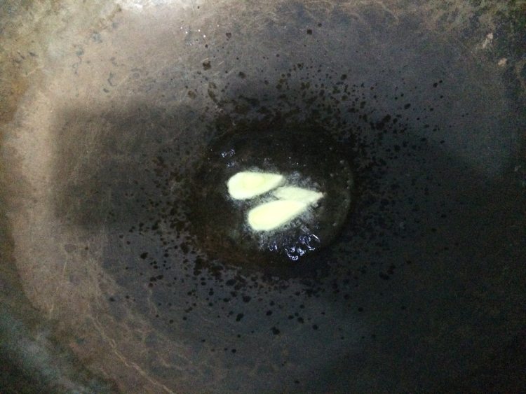 黄花菜滚沙虫干步骤7