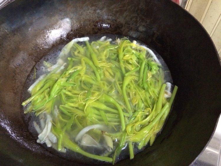 黄花菜滚沙虫干步骤11