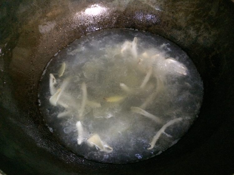 黄花菜滚沙虫干步骤10