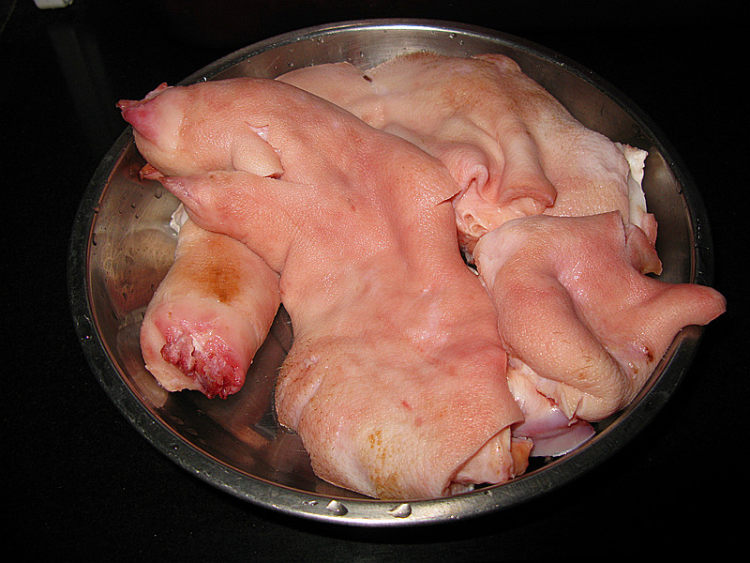 潮汕卤猪脚步骤1