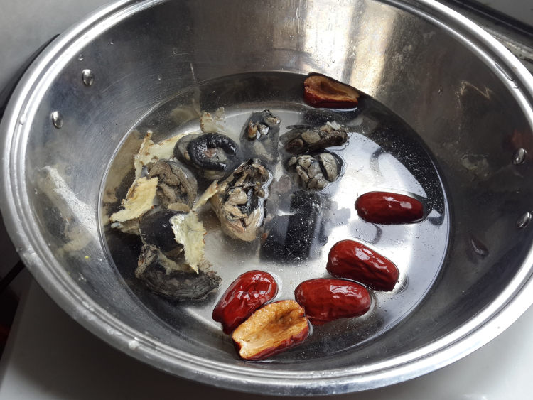当归红枣乌鸡汤步骤4