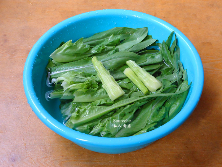腐乳炒油麦菜步骤2