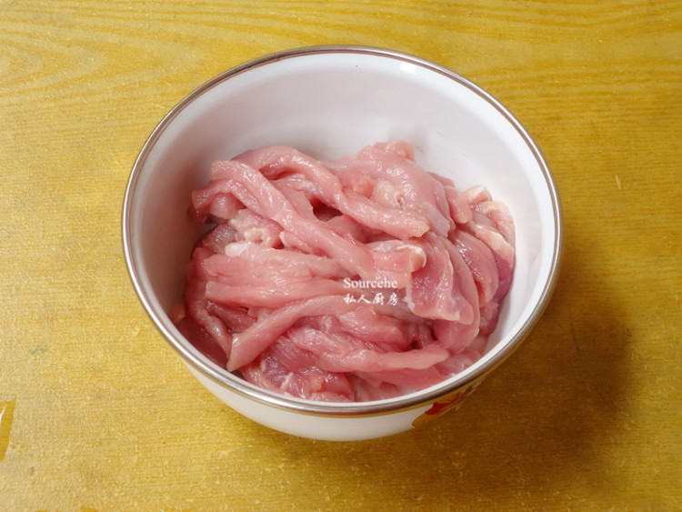 酸酸甜甜菠萝炒肉丝步骤1