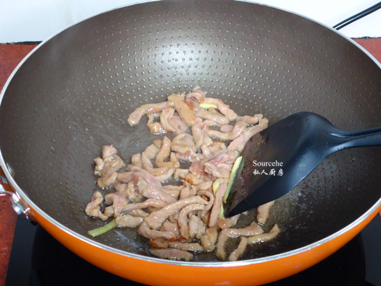 酸酸甜甜菠萝炒肉丝步骤4