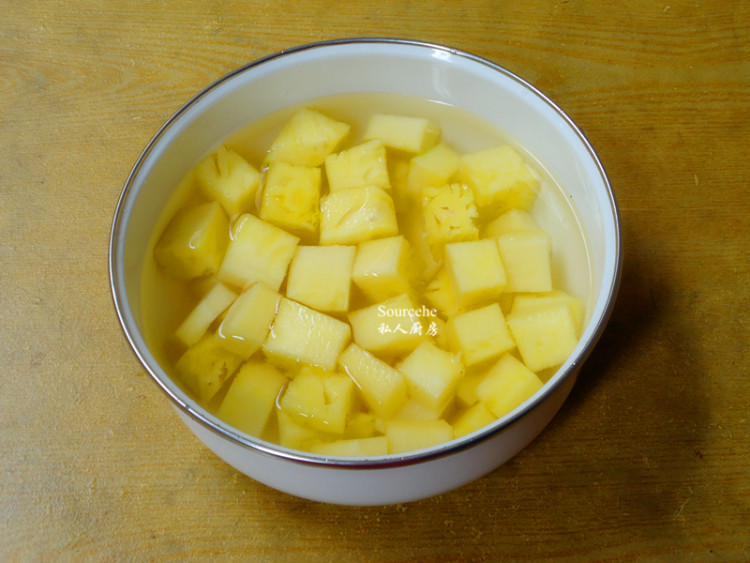 酸酸甜甜菠萝炒肉丝步骤2