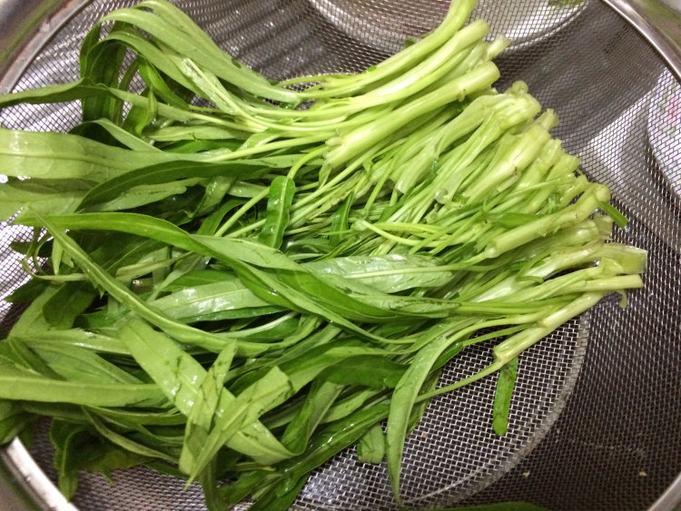 清炒通心菜步骤6