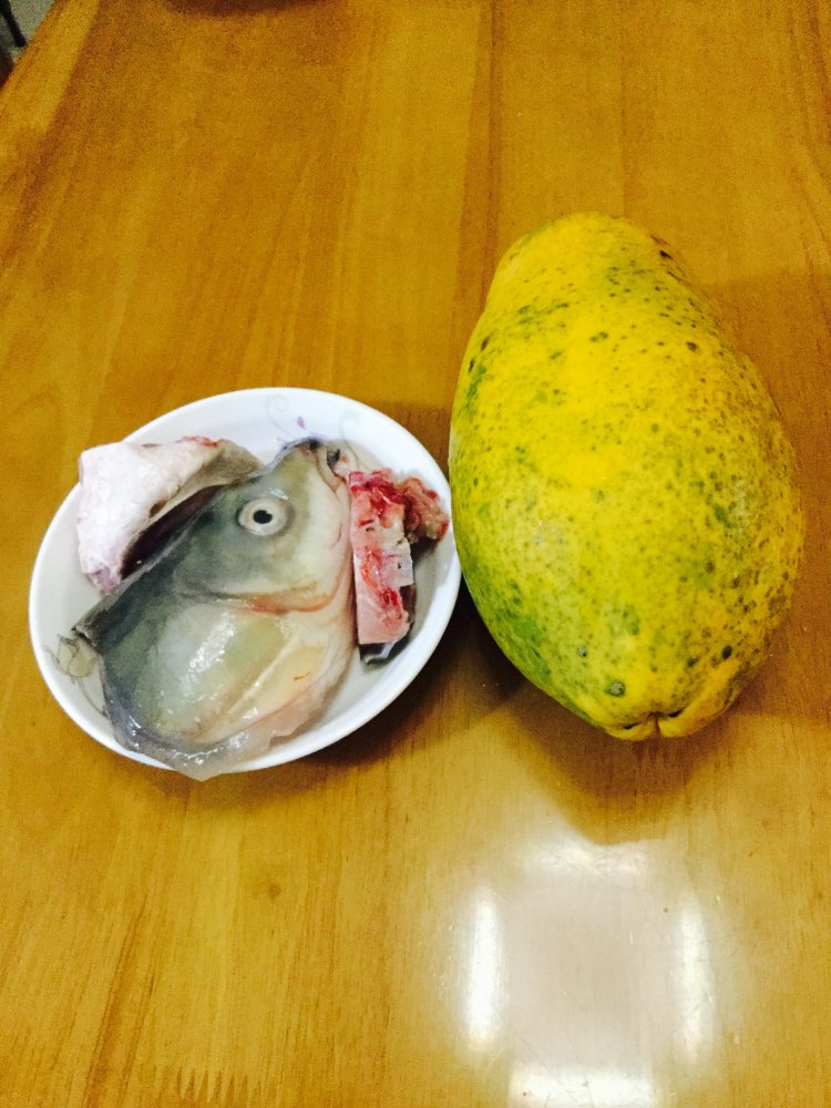 木瓜鱼头汤步骤1