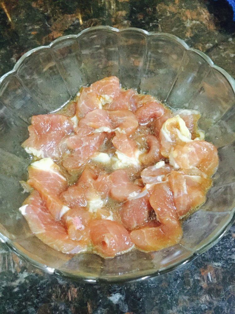 杏鲍菇炒瘦肉步骤1
