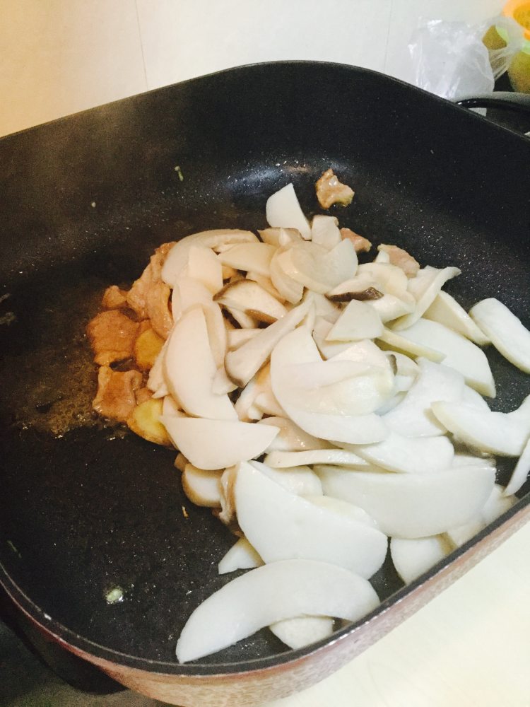 杏鲍菇炒瘦肉步骤7
