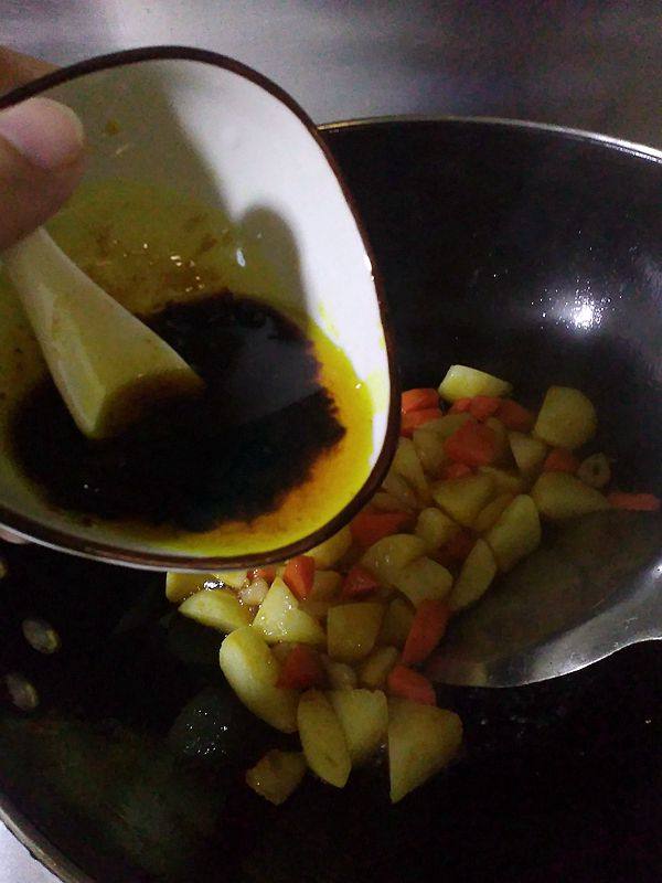 咖喱油土豆鸡腿肉步骤5