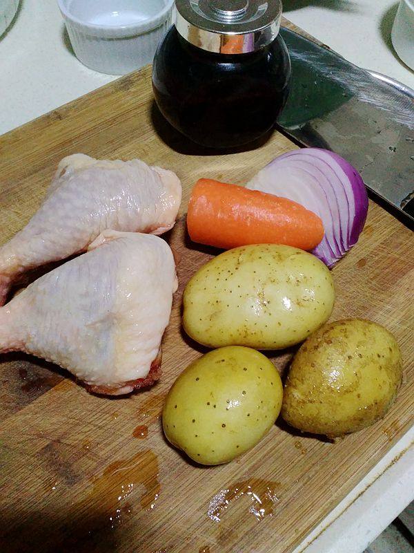 咖喱油土豆鸡腿肉步骤1