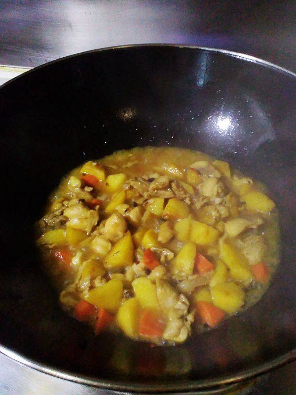 咖喱油土豆鸡腿肉步骤8