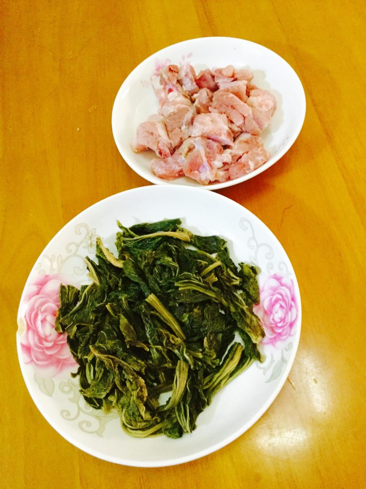 芥菜干焖排骨步骤1