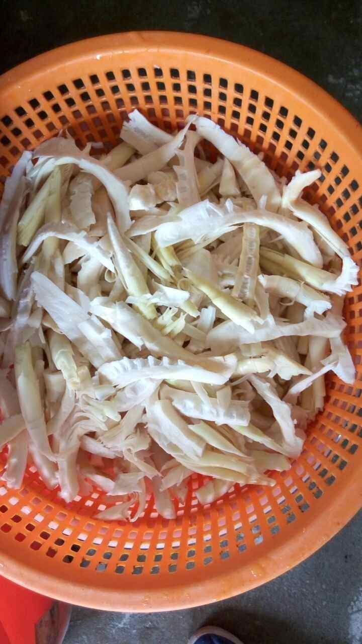 五花肉炒富笋步骤2