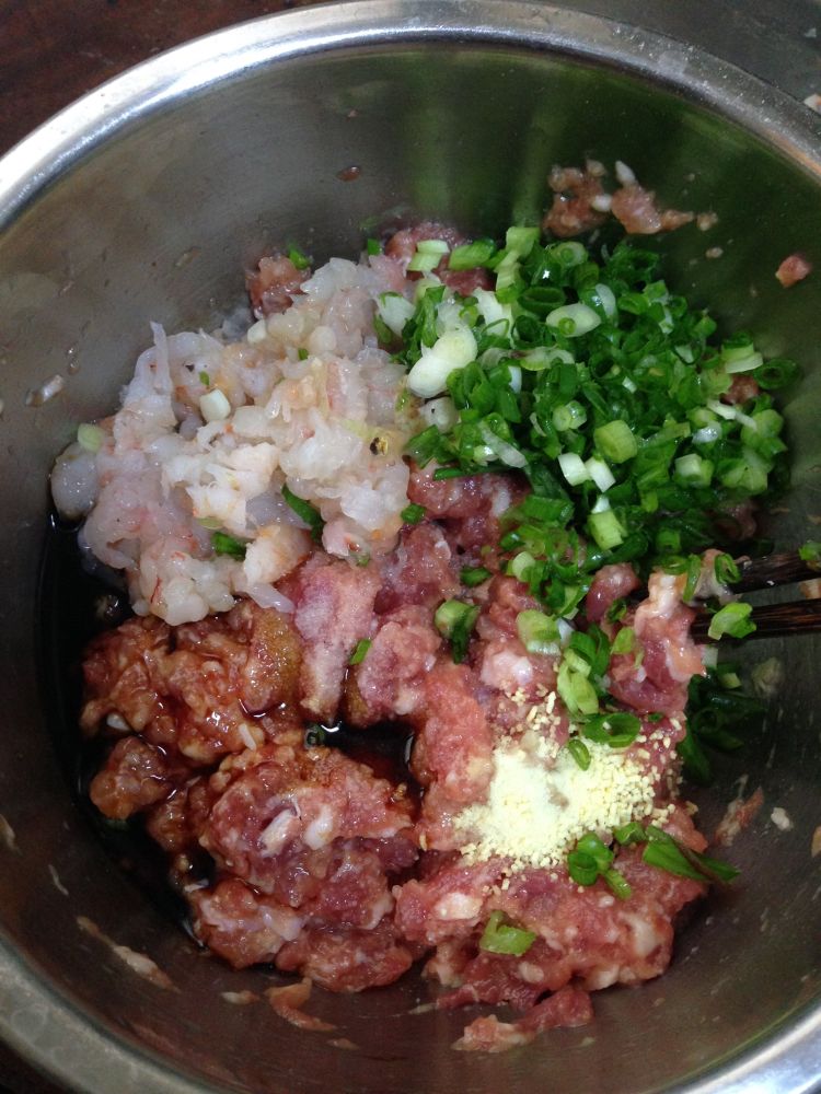 虾仁腐皮卷步骤5