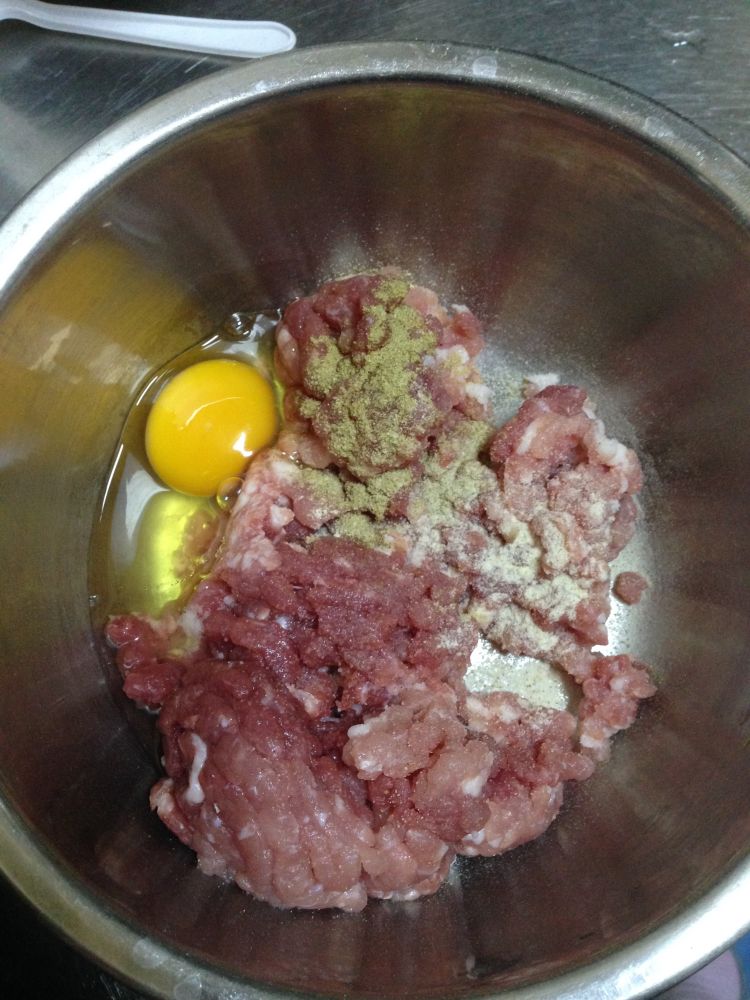 虾仁腐皮卷步骤4