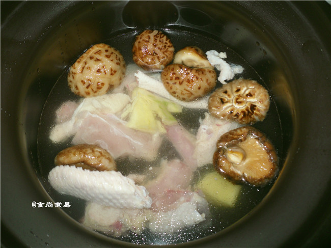 花菇炖鸡步骤4