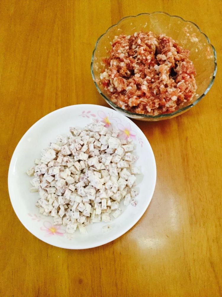 蒸香芋肉饼步骤2