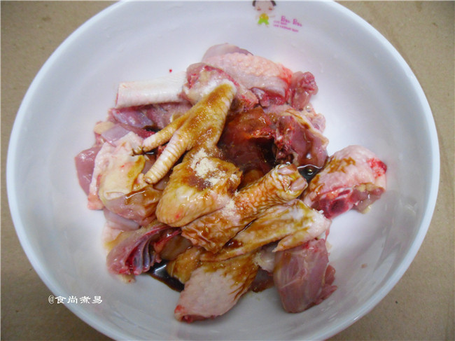 黄花菜木耳蒸鸡步骤2