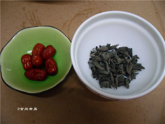 黄花菜木耳蒸鸡步骤3