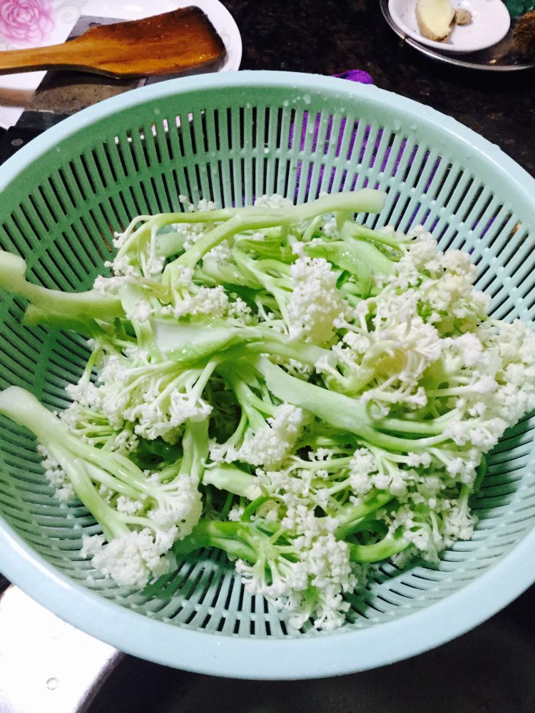 清炒菜花步骤2