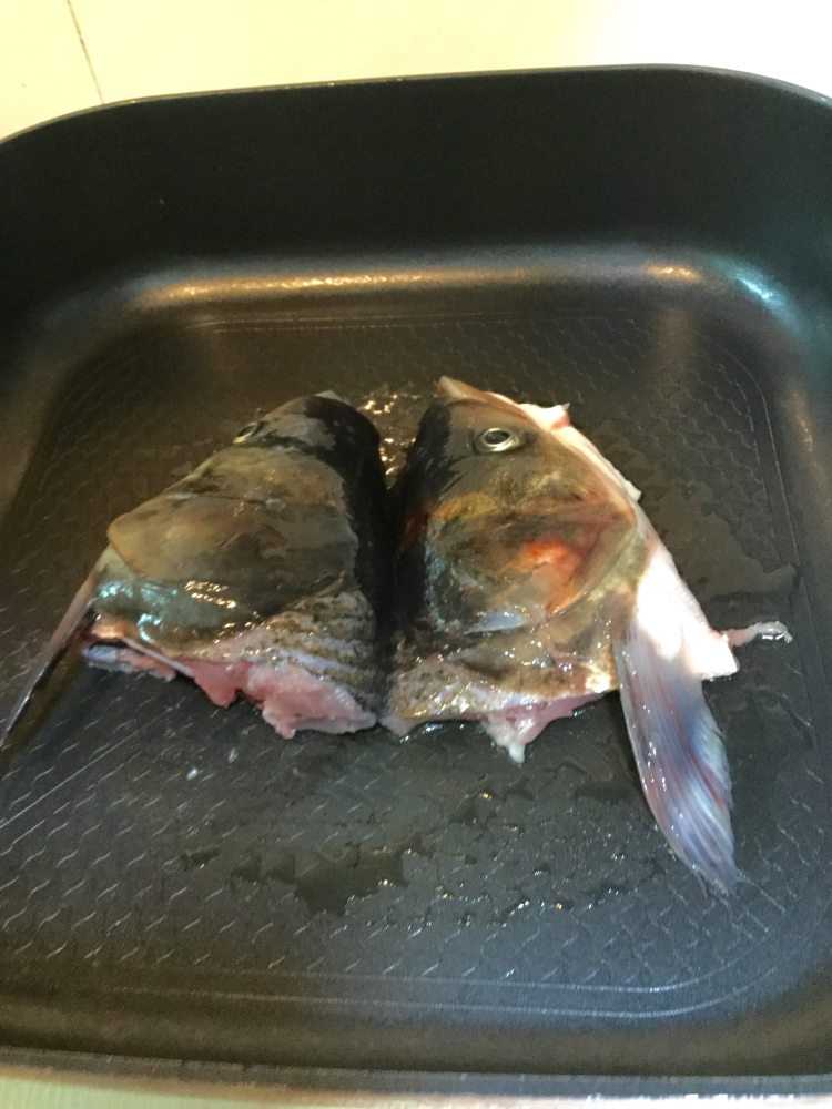 番茄土豆鱼头汤步骤2