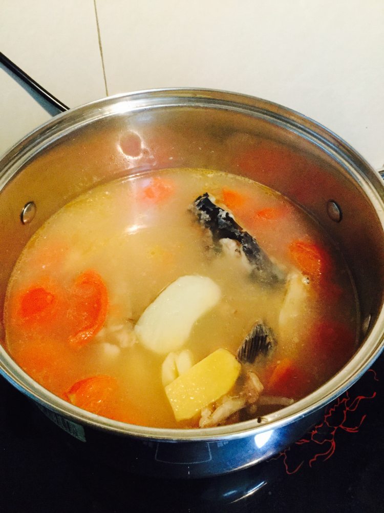 番茄土豆鱼头汤步骤8