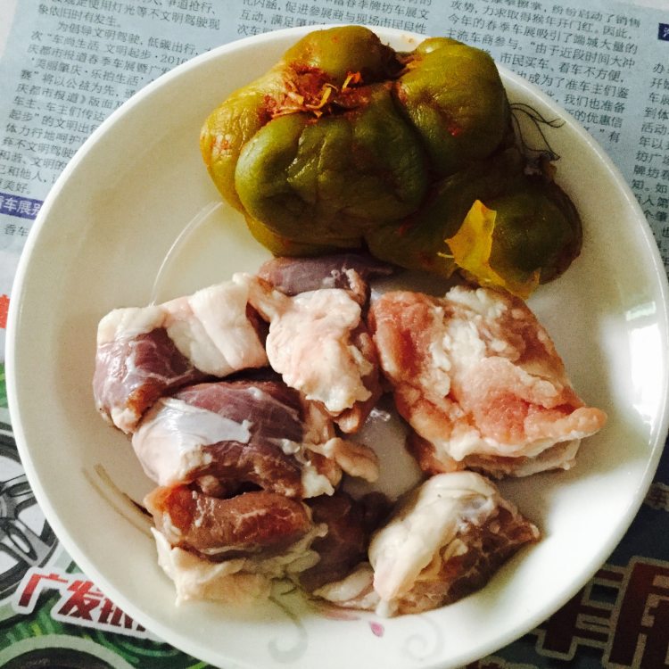 榨菜炒排骨步骤1